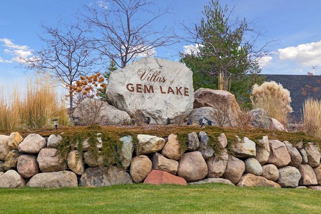 25 Summit Farm Lane, Gem Lake, MN 55110