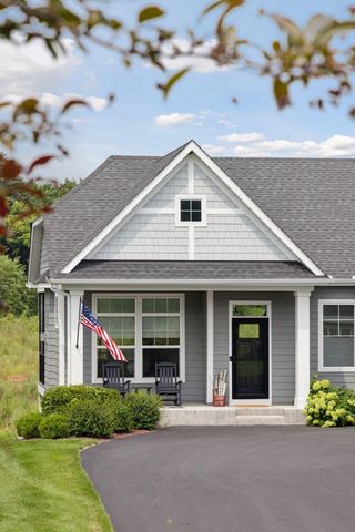 25 Summit Farm Lane, Gem Lake, MN 55110