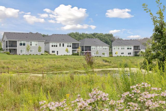 25 Summit Farm Lane, Gem Lake, MN 55110