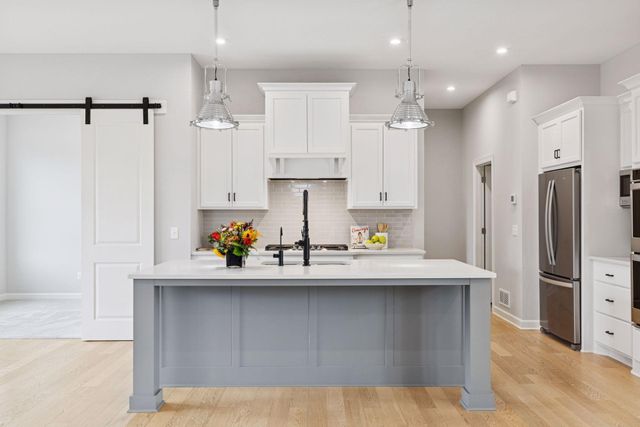 25 Summit Farm Lane, Gem Lake, MN 55110