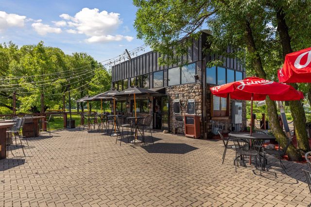 25 Summit Farm Lane, Gem Lake, MN 55110