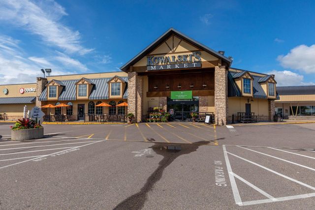 25 Summit Farm Lane, Gem Lake, MN 55110