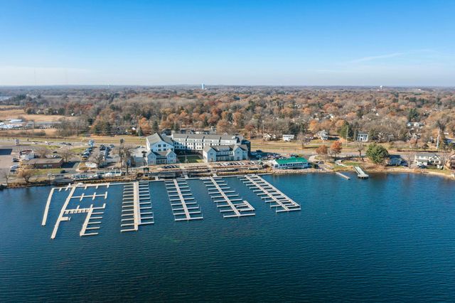 25 Summit Farm Lane, Gem Lake, MN 55110