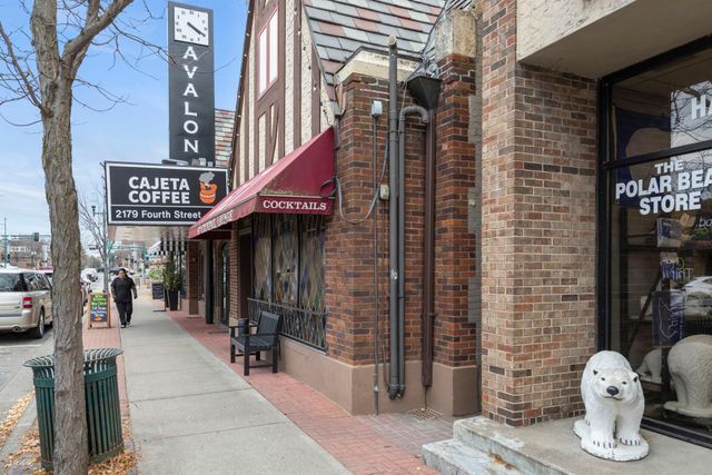 25 Summit Farm Lane, Gem Lake, MN 55110