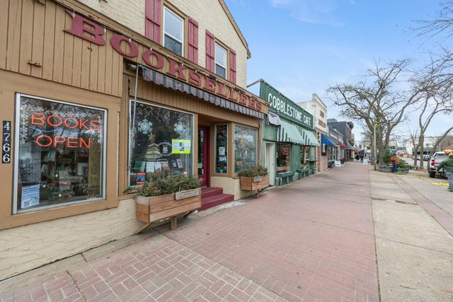 25 Summit Farm Lane, Gem Lake, MN 55110