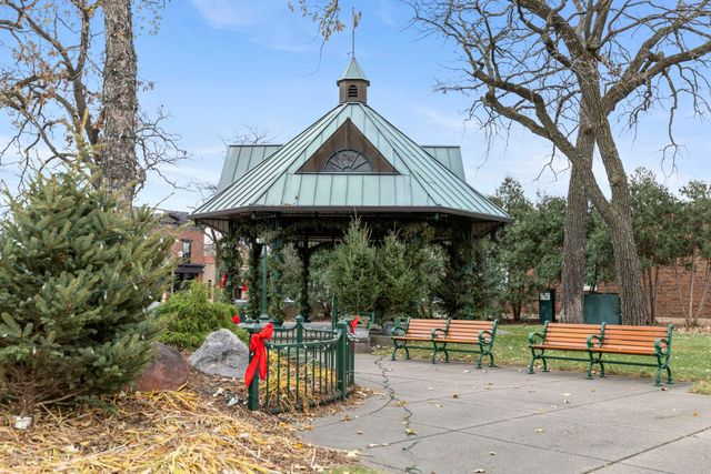 25 Summit Farm Lane, Gem Lake, MN 55110