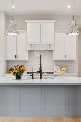 25 Summit Farm Lane, Gem Lake, MN 55110