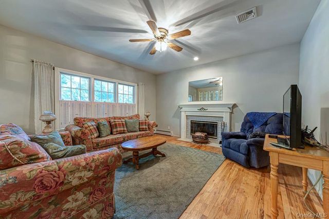 4 Fable Road, Saint James, NY 11780