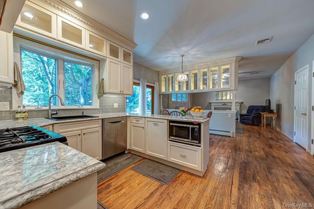 4 Fable Road, Saint James, NY 11780