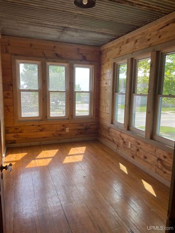 118 S Fifth Street, Crystal Falls, MI 49920