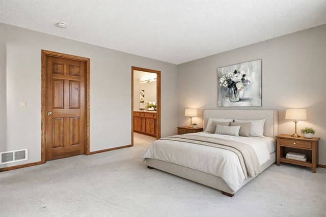 18131 Judicial Way S, Lakeville, MN 55044