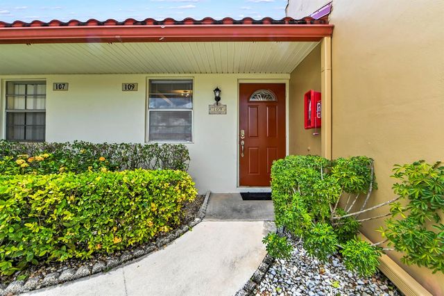 109 Lake Barbara Drive, West Palm Beach, FL 33411