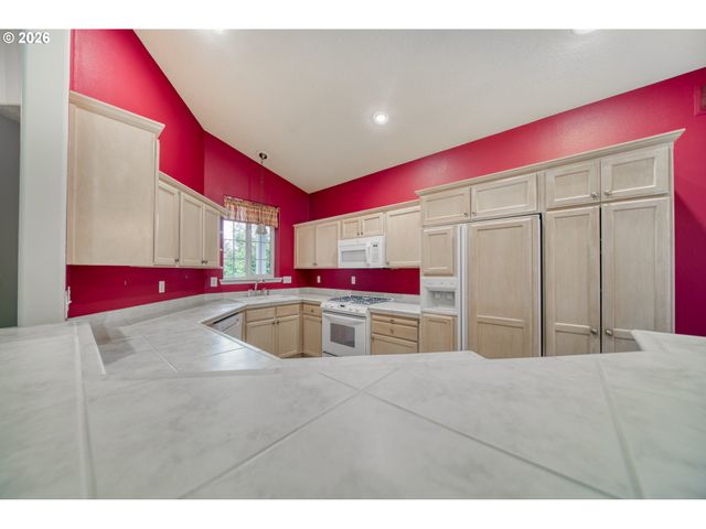 34827 WESTBORO Way, St Helens, OR 97051