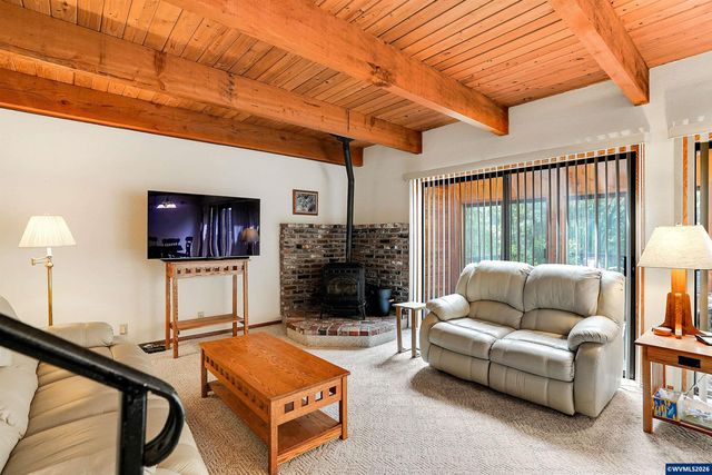 375 Pioneer Rd, Dallas, OR 97338