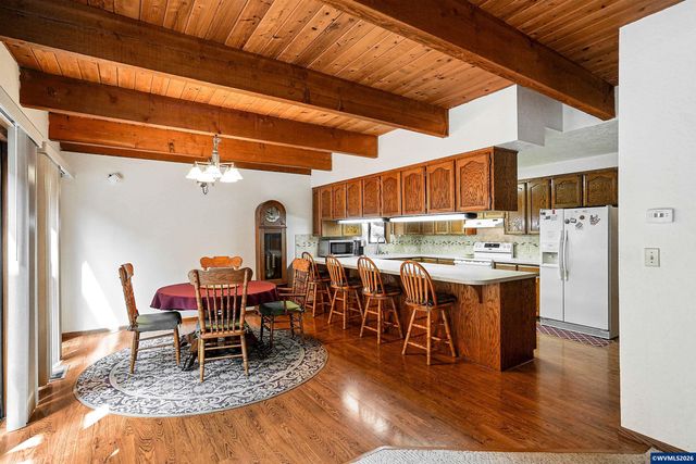 375 Pioneer Rd, Dallas, OR 97338