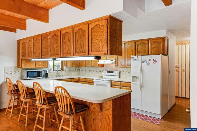 375 Pioneer Rd, Dallas, OR 97338