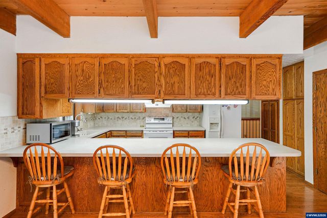 375 Pioneer Rd, Dallas, OR 97338