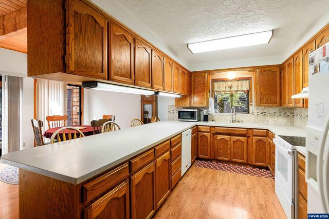 375 Pioneer Rd, Dallas, OR 97338