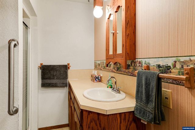 375 Pioneer Rd, Dallas, OR 97338