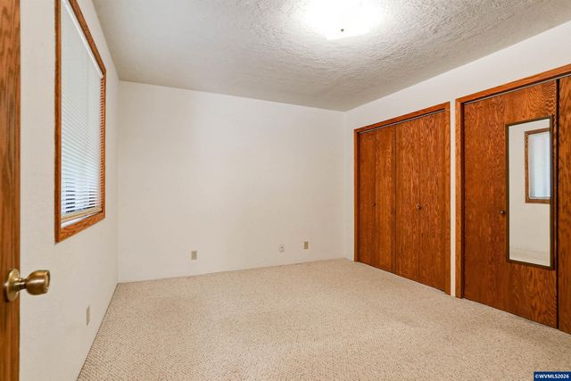 375 Pioneer Rd, Dallas, OR 97338