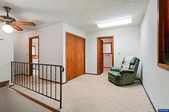 375 Pioneer Rd, Dallas, OR 97338