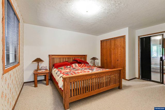 375 Pioneer Rd, Dallas, OR 97338