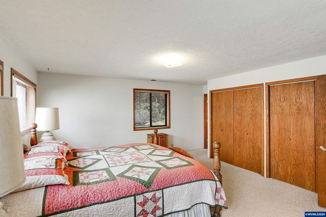 375 Pioneer Rd, Dallas, OR 97338