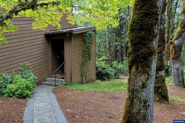 375 Pioneer Rd, Dallas, OR 97338