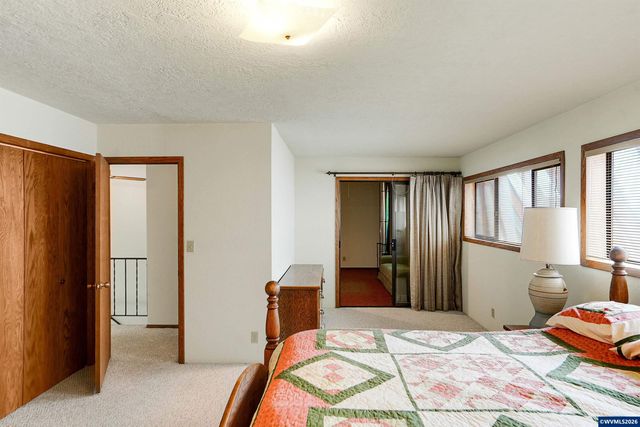 375 Pioneer Rd, Dallas, OR 97338