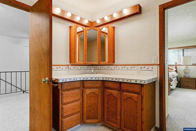 375 Pioneer Rd, Dallas, OR 97338