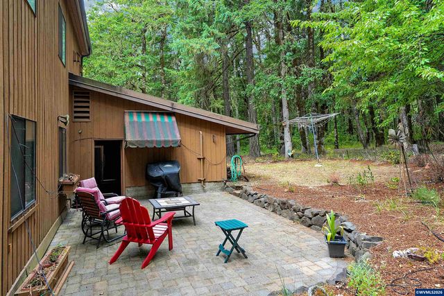 375 Pioneer Rd, Dallas, OR 97338