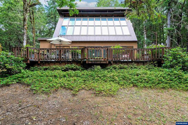 375 Pioneer Rd, Dallas, OR 97338