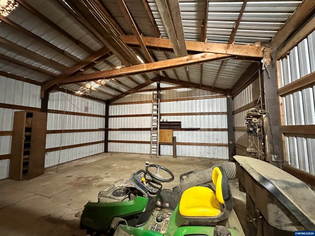 375 Pioneer Rd, Dallas, OR 97338