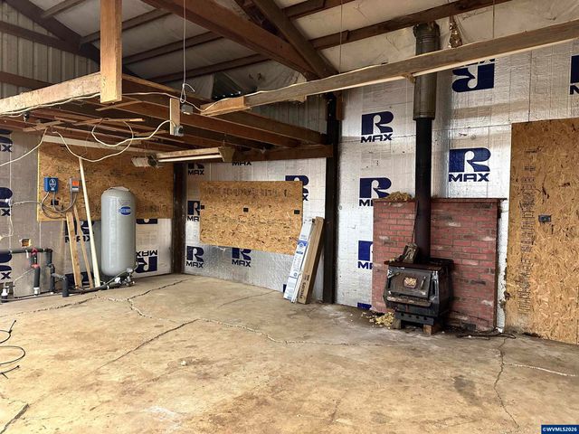 375 Pioneer Rd, Dallas, OR 97338