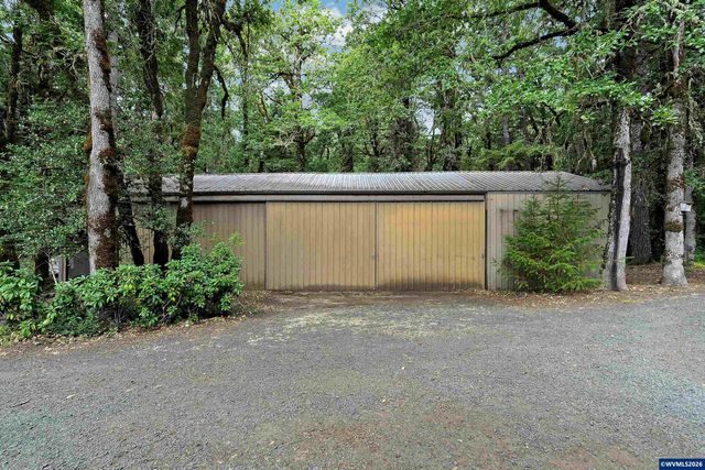 375 Pioneer Rd, Dallas, OR 97338