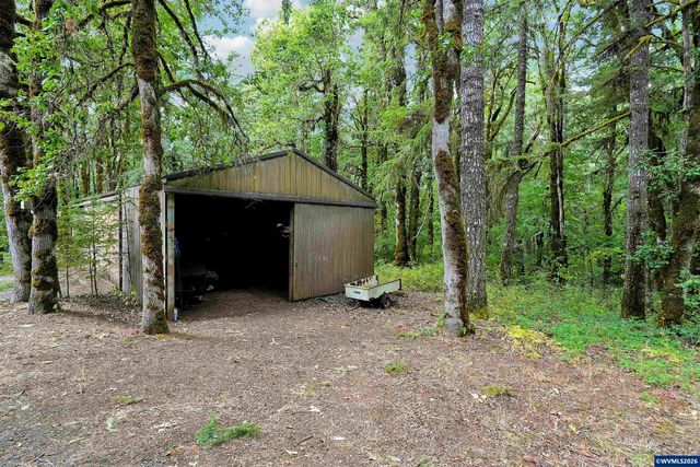 375 Pioneer Rd, Dallas, OR 97338