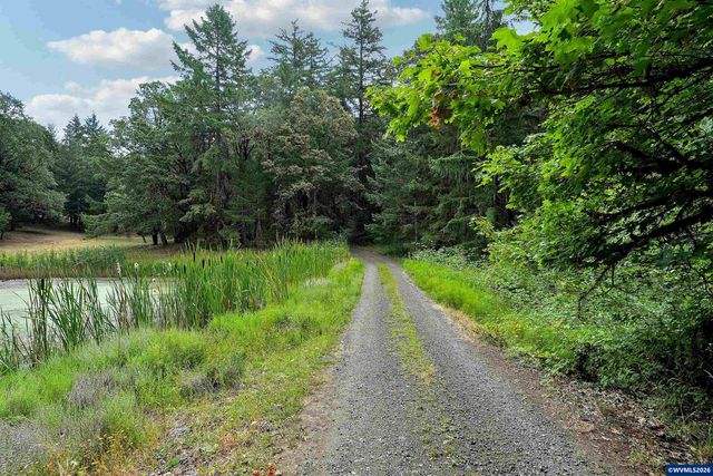 375 Pioneer Rd, Dallas, OR 97338