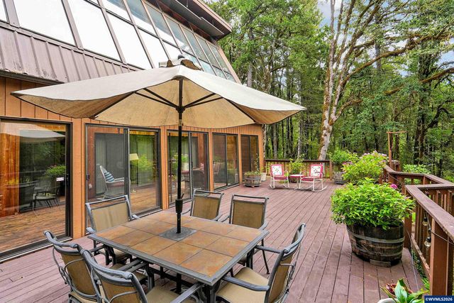 375 Pioneer Rd, Dallas, OR 97338