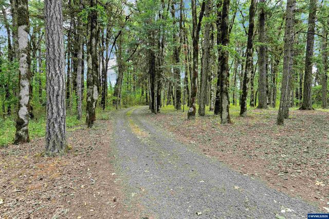 375 Pioneer Rd, Dallas, OR 97338