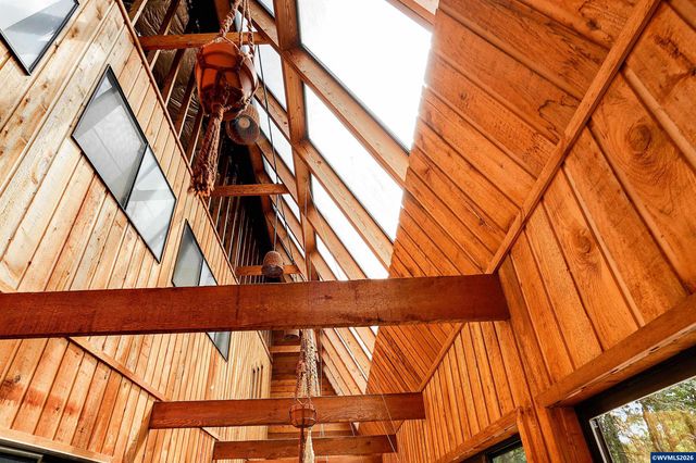 375 Pioneer Rd, Dallas, OR 97338