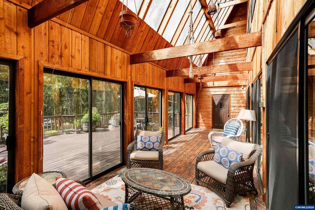 375 Pioneer Rd, Dallas, OR 97338