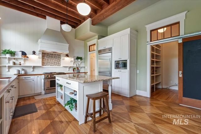 1155 N Ballantyne, Eagle, ID 83616