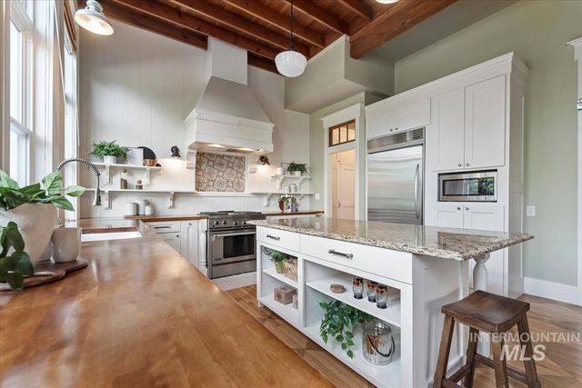 1155 N Ballantyne, Eagle, ID 83616