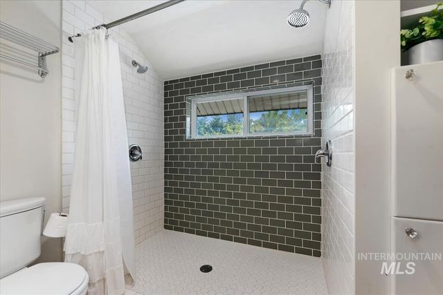 1155 N Ballantyne, Eagle, ID 83616