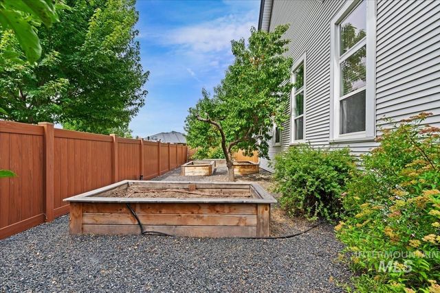 1155 N Ballantyne, Eagle, ID 83616