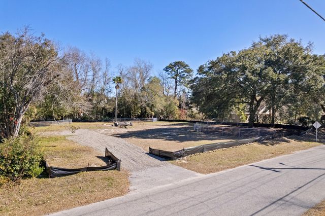 927 Lakeview Drive, Mount Pleasant, SC 29464