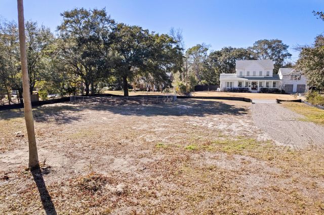 927 Lakeview Drive, Mount Pleasant, SC 29464