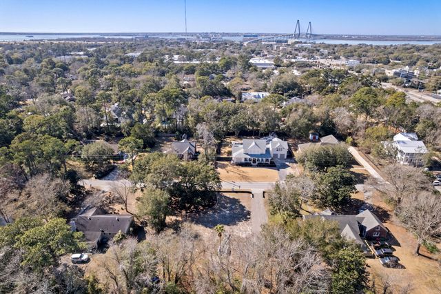 927 Lakeview Drive, Mount Pleasant, SC 29464