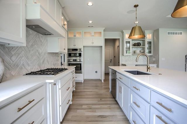 17624 Carter Street, Overland Park, KS 66221