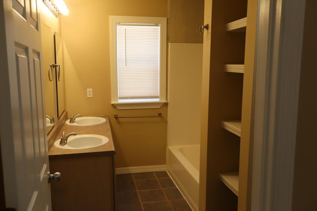 715 E Lynn Street, Springfield, MO 65802